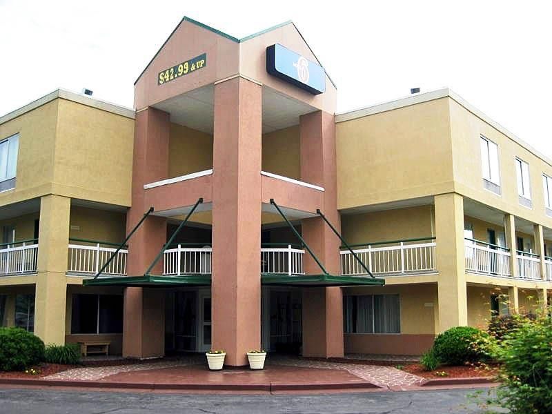 Econo Lodge Inn & Suites Johnson City Kültér fotó